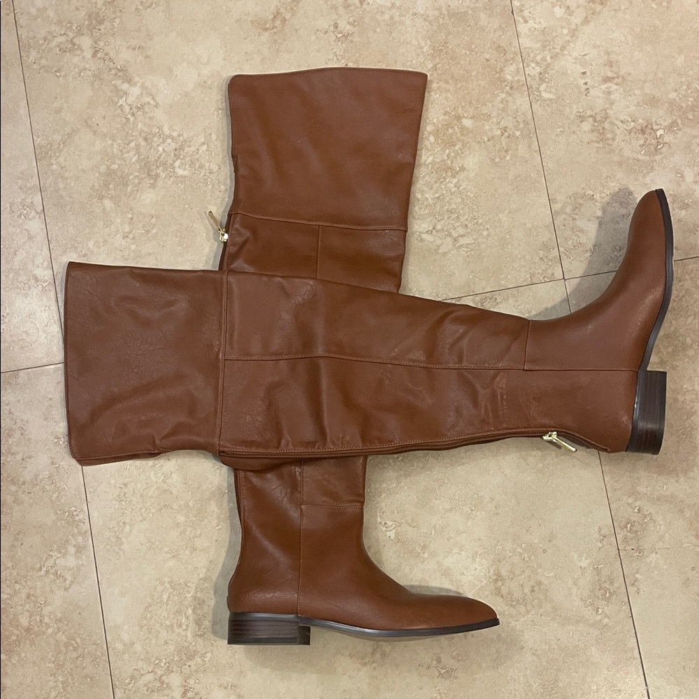 Guess Brown Leather Knee-High Boots zipper in back size 5.5